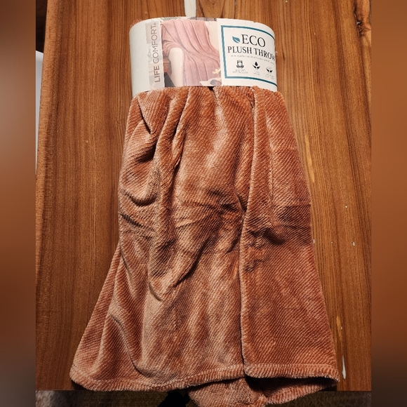 Life comfort Bedding Eco Plush Throw Poshmark